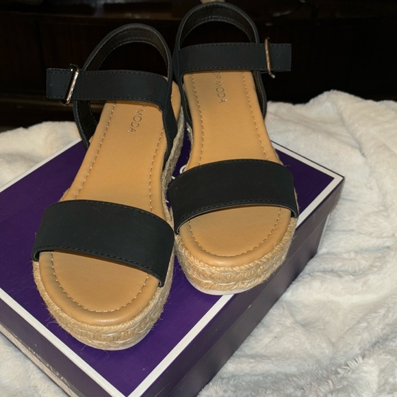 Black strap and nude weave Platform sandals new in box/ nwt - Picture 9 of 9